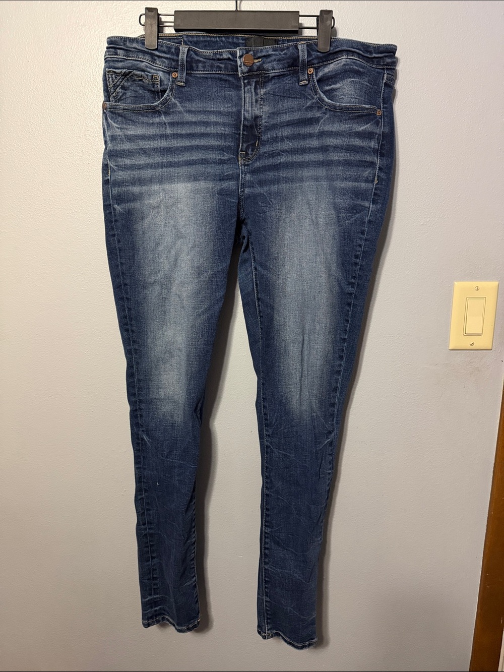 Buckle Women's Dark Wash Skinny Jeans with Fading